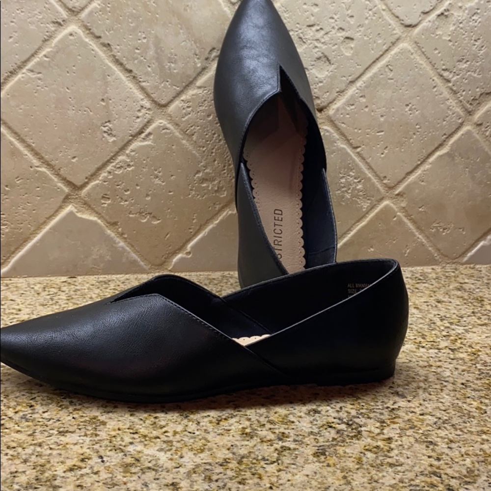 Size 8 Restricted brand black flats. Brand new! - Picture 3 of 7